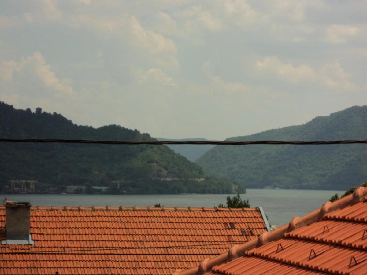 Casa Anna&Criss Appartement Orşova Buitenkant foto