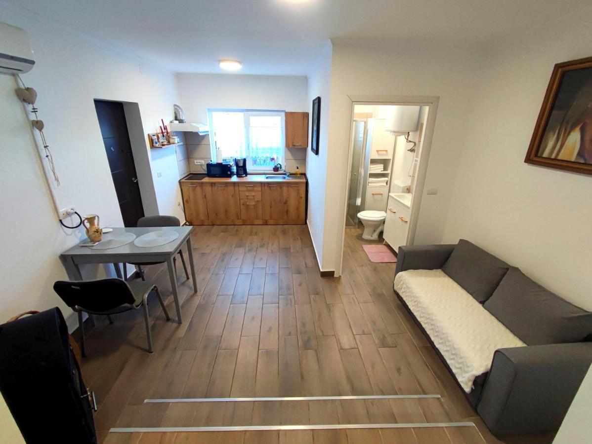 Casa Anna&Criss Appartement Orşova Buitenkant foto