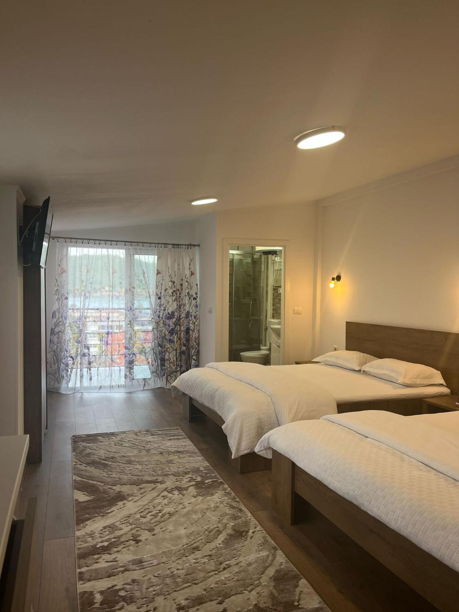 Casa Anna&Criss Appartement Orşova Buitenkant foto