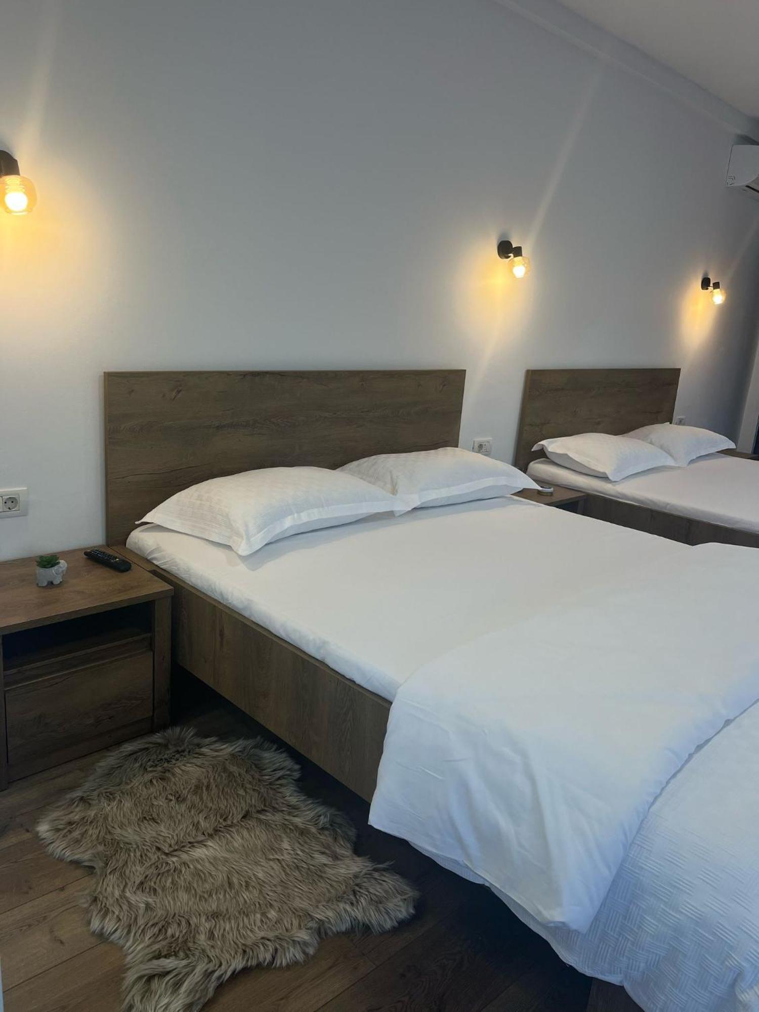 Casa Anna&Criss Appartement Orşova Buitenkant foto